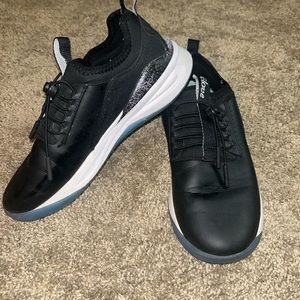 Clove health care sneakers